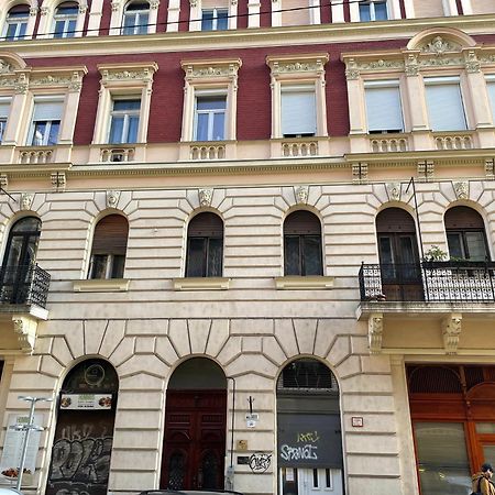 Bp-Est K39 Budapeste Exterior foto